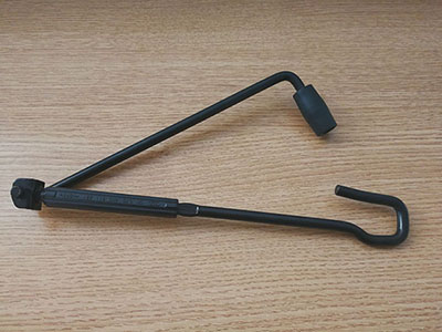 做汽車千斤頂手搖桿成型產(chǎn)品，選貝朗線材折彎機