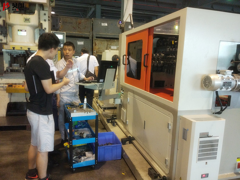 墩頭折彎機(jī)在廣州客戶處驗(yàn)收現(xiàn)場