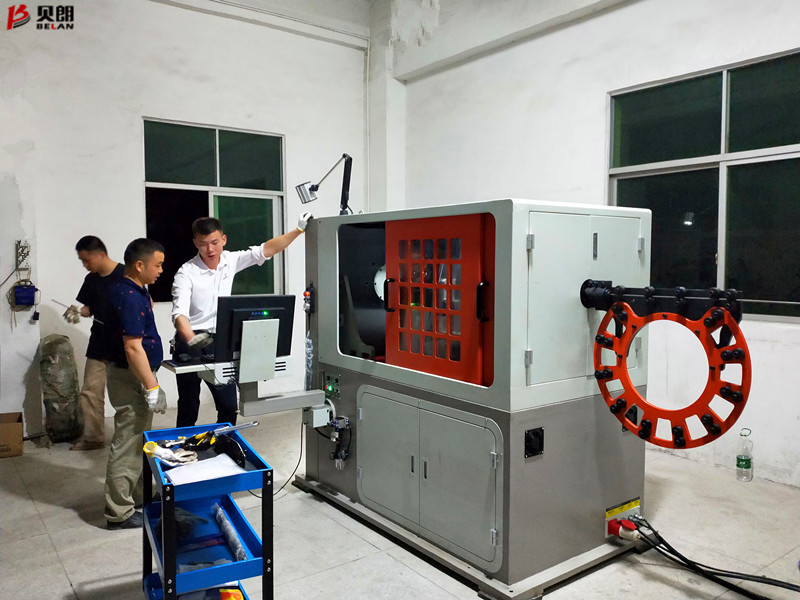 夜深，您依然奮斗在工作崗位上