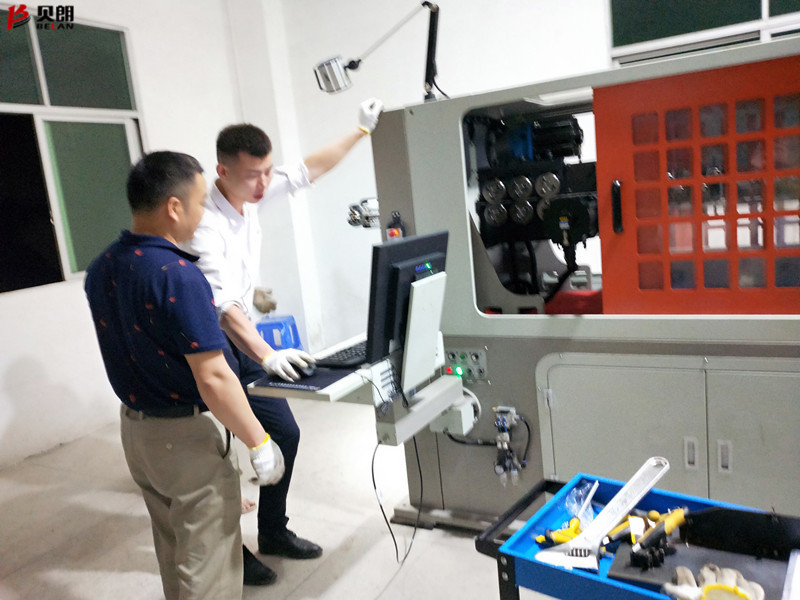 貝朗技術培訓客戶處員工調(diào)試