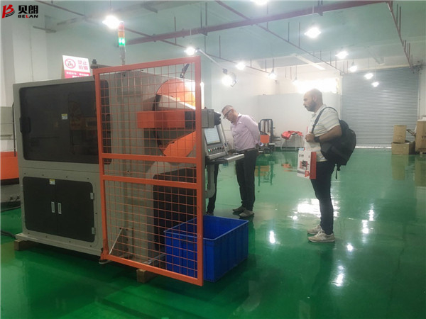 巴西客戶參觀貝朗自動(dòng)化設(shè)備現(xiàn)場(chǎng)