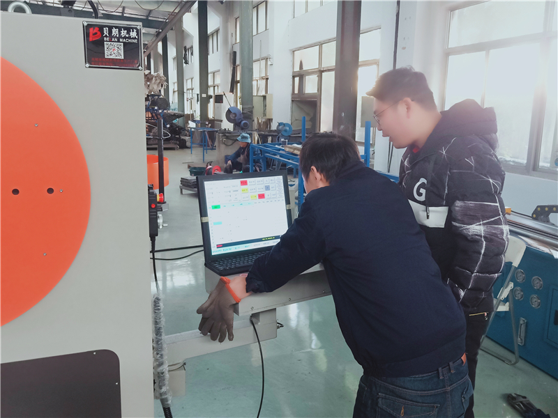 貝朗折彎機(jī)數(shù)控在江蘇某客戶處展開培訓(xùn)啦！